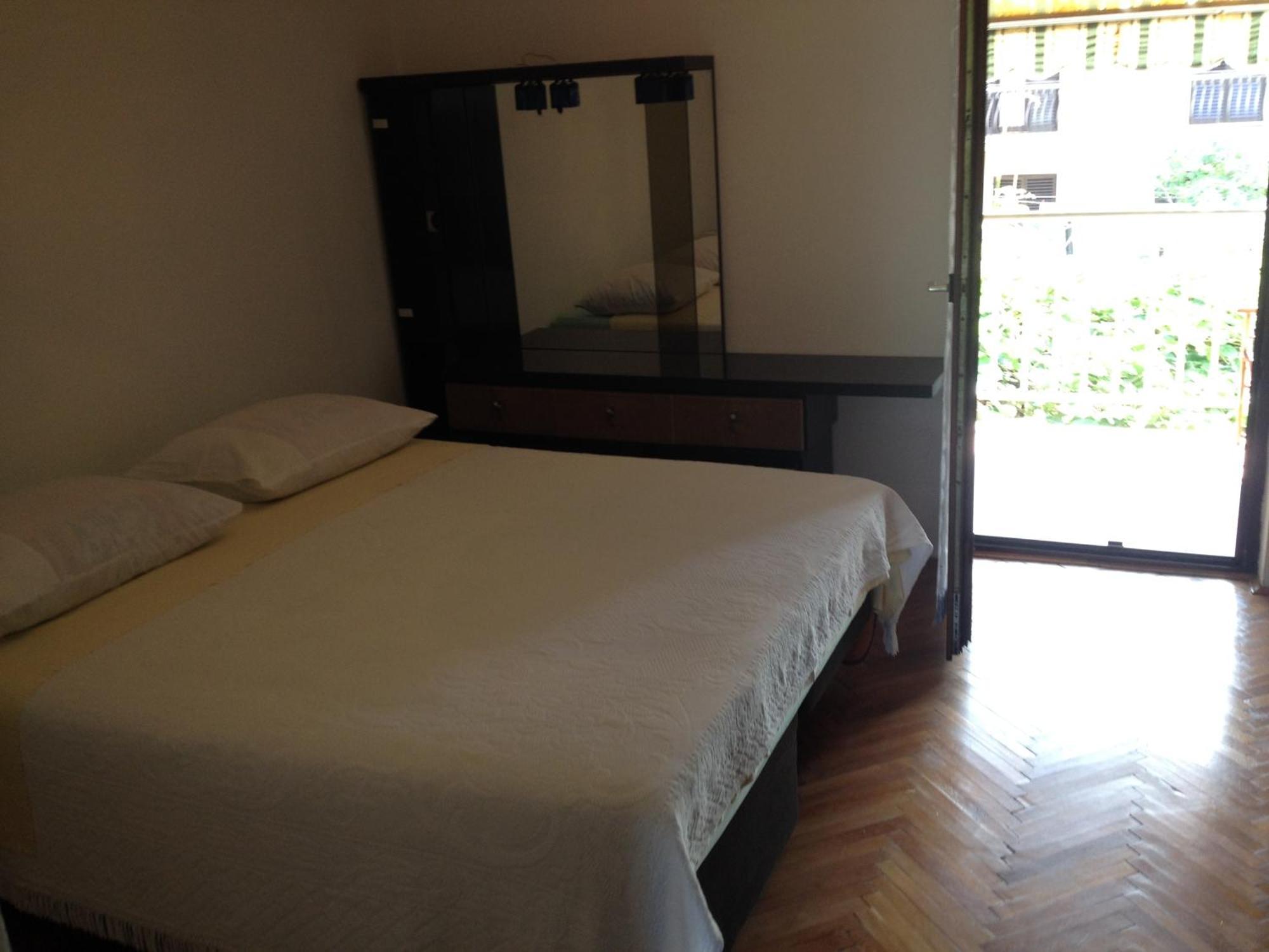 Apartment Cherry Ровінь Екстер'єр фото