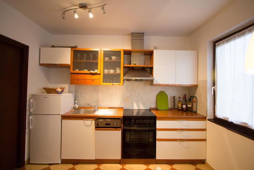 Apartment Cherry Ровінь Екстер'єр фото
