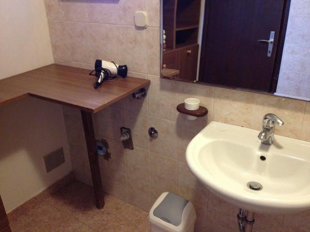 Apartment Cherry Ровінь Екстер'єр фото