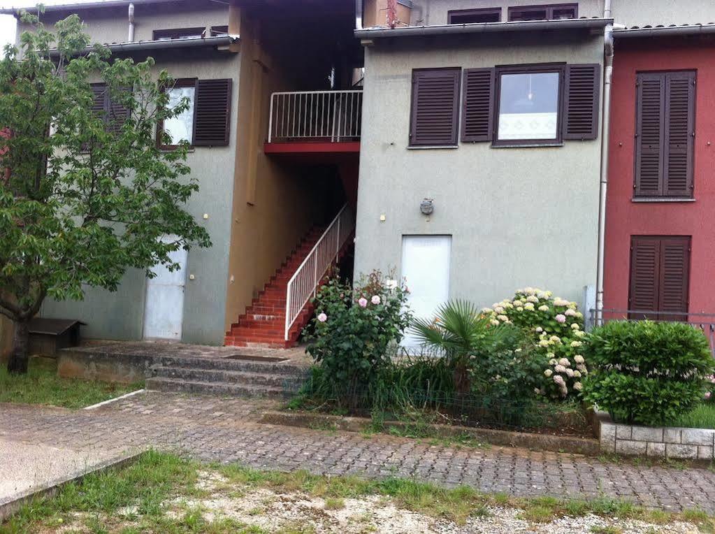 Apartment Cherry Ровінь Екстер'єр фото
