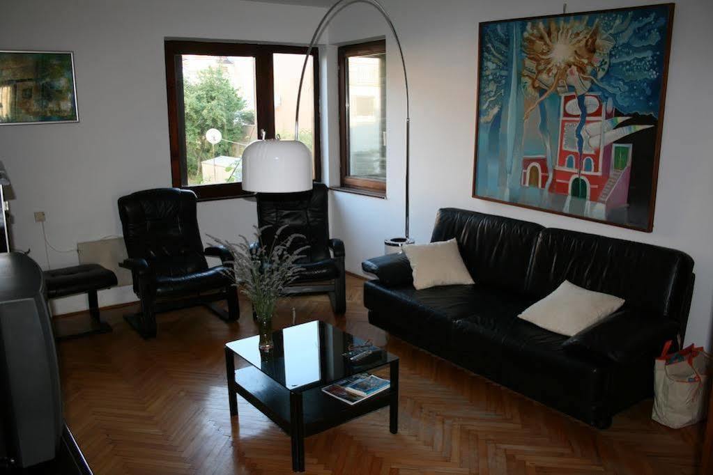 Apartment Cherry Ровінь Екстер'єр фото